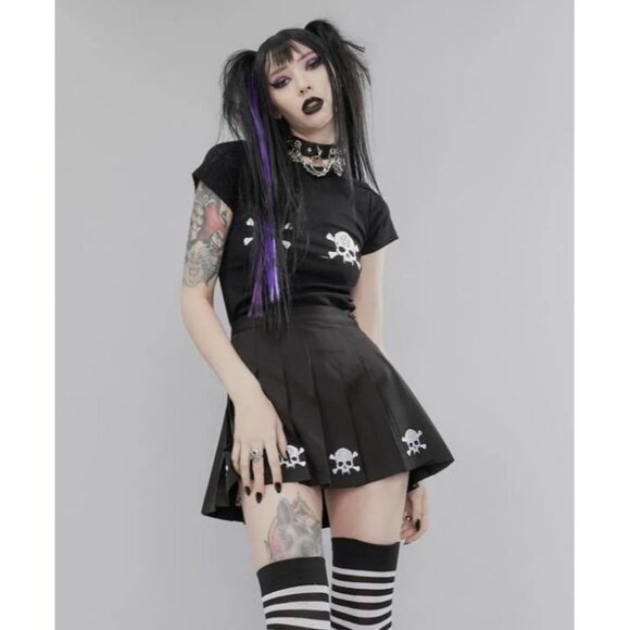 Widow Dollskill Pleated Mini Skirt Size 1X Black Embroidered Skull Crossbones - Picture 5 of 5